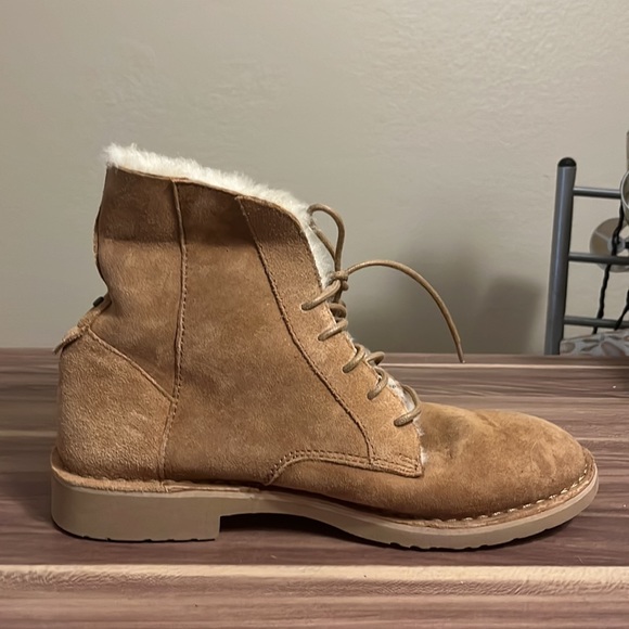UGG QUINCY SUEDE LACE UP SHEEPSKIN LINED BOOTS - Picture 6 of 12